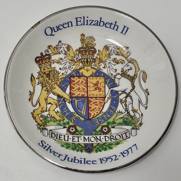 🇬🇧 Queen Elizabeth II Silver Jubilee Plate 1952-1977 - Picture 3 of 7